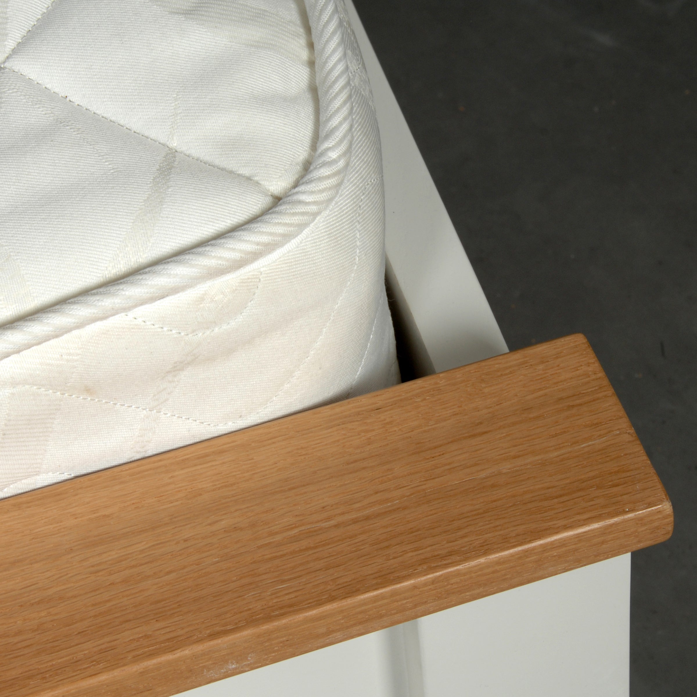 4ft 6ins Oxford Painted Bed